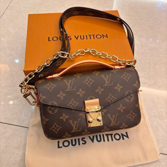 Tops - 🌩️LOUIS VUITTON gradient cowhide shoulder crossbody handbag🥳